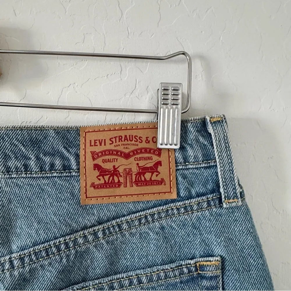 NEW Levi’s High Rise Iconic Red Tab Distressed Light Wash Denim Mini Skirt Sz 31